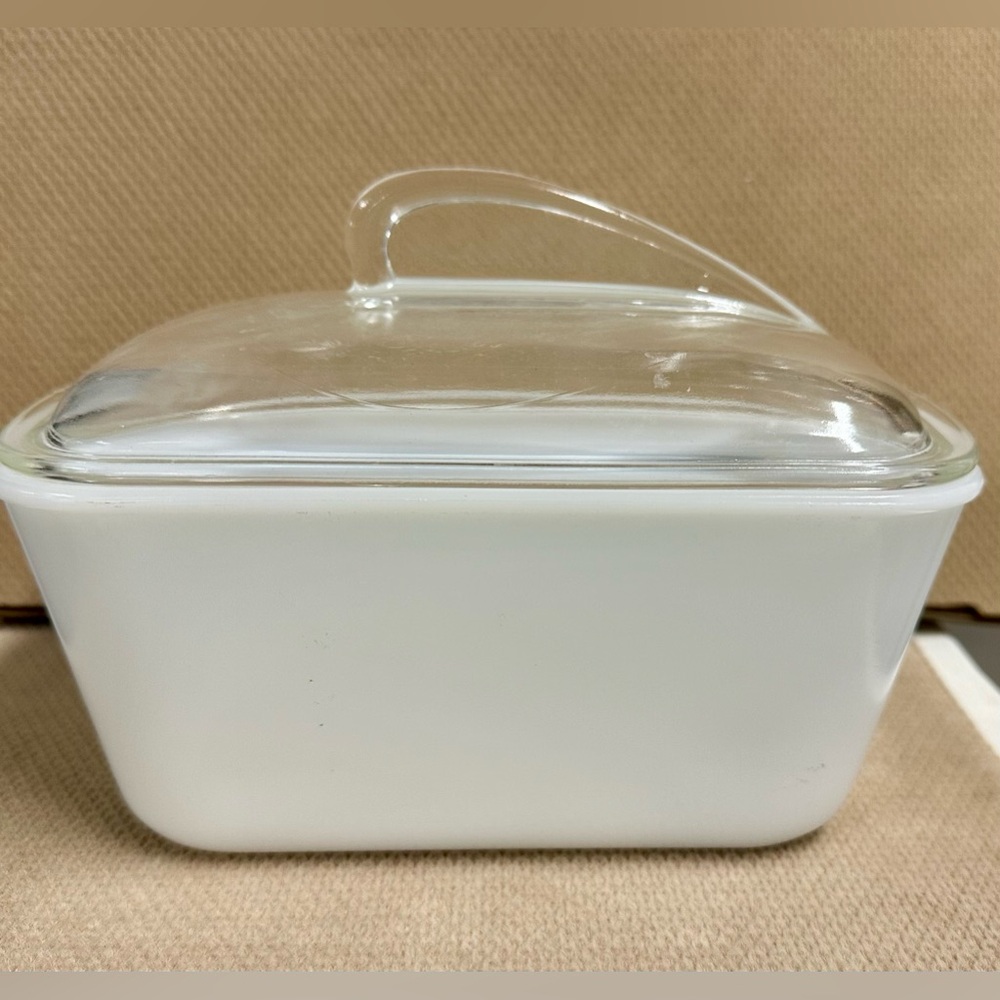 MCM GLASBAKE Milkglass Shark Fin Lid  Covered Fridge Casserole Dish 1.5qt VGC